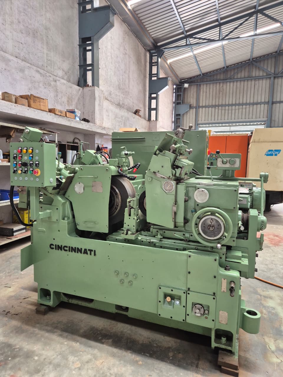 Cincinnati 220-8 Centerless Grinder - Image 6